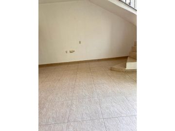 CASA DE BELLA ARQUITECTURA EN COL. COPOYA