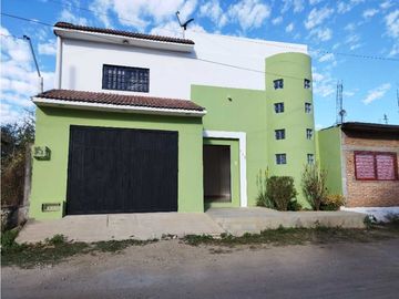 CASA DE BELLA ARQUITECTURA EN COL. COPOYA