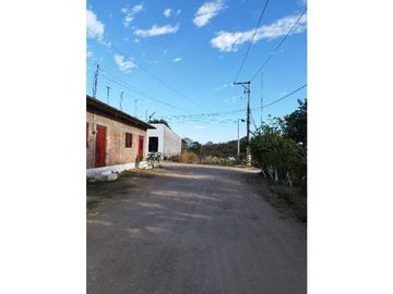 CASA DE BELLA ARQUITECTURA EN COL. COPOYA