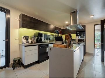 Amplia y acogedora casa, como nueva en Chamisero.