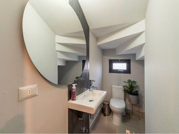 Amplia y acogedora casa, como nueva en Chamisero.