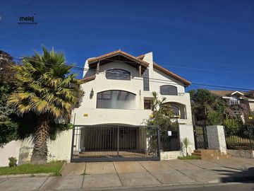 Casa Amplia y Luminosa en Bosques de Montemar