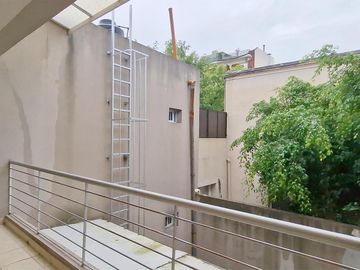 VENTA MONOAMBIENTE ALMAGRO  TERRAZA PROPIA PARILLA  LUMINOSO