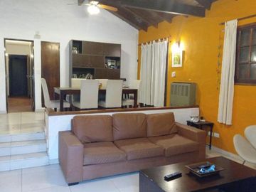 CASA DE 4 DOMITORIOS Y 2 BAÑOS PINAMAR PERMUTA