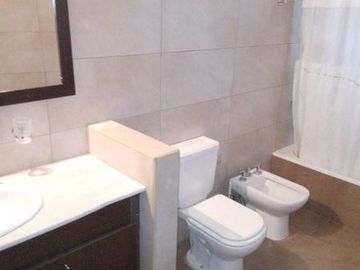 CASA DE 4 DOMITORIOS Y 2 BAÑOS PINAMAR PERMUTA