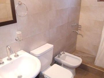 CASA DE 4 DOMITORIOS Y 2 BAÑOS PINAMAR PERMUTA
