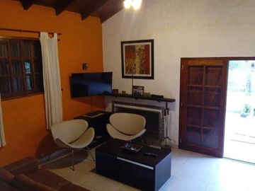 CASA DE 4 DOMITORIOS Y 2 BAÑOS PINAMAR PERMUTA