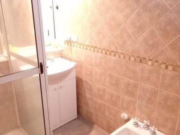CASA DE 4 DORMITORIOS Y 3 BAÑOS EN ALQUILER 3 - REYEZUELO CARILO