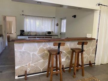 CASA DE 4 DORMITORIOS Y 3 BAÑOS EN ALQUILER 3 - REYEZUELO CARILO