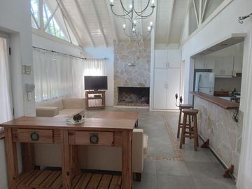 CASA DE 4 DORMITORIOS Y 3 BAÑOS EN ALQUILER 3 - REYEZUELO CARILO