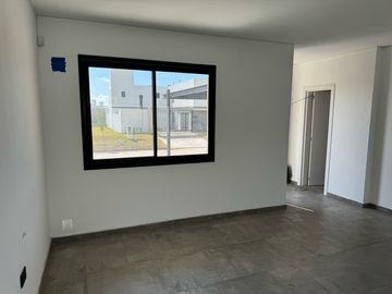 Venta  de Duplex - Distrito Sur - 3 Dormitorios Seguridad