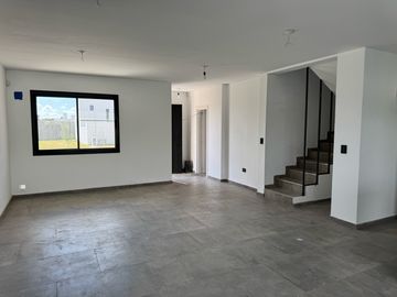 Venta  de Duplex - Distrito Sur - 3 Dormitorios Seguridad