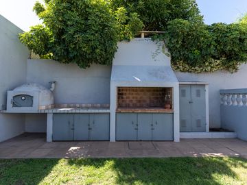 Casa a la venta en Hipolito Yrigoyen 1182 lujan centro