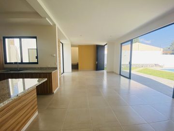 Casa en Fraccionamiento en Lomas de Tetela, Cuernavaca, Morelos CAEN-1097-Fr