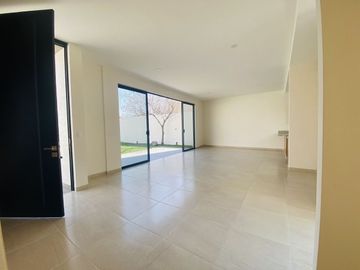 Casa en Fraccionamiento en Lomas de Tetela, Cuernavaca, Morelos CAEN-1097-Fr