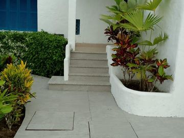ESPECTACULAR CASA DE VENTA EN CASABLANCA SE AUTO PAGA SOLA FINANCIAMIENTO  GENERA UNA RENTABILIDAD ANUAL DE $ 12.000 AL AÑO .