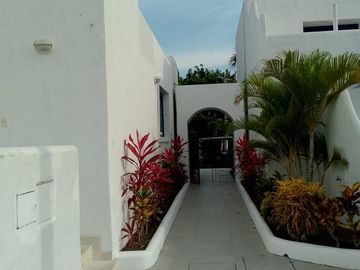 ESPECTACULAR CASA DE VENTA EN CASABLANCA SE AUTO PAGA SOLA FINANCIAMIENTO  GENERA UNA RENTABILIDAD ANUAL DE $ 12.000 AL AÑO .
