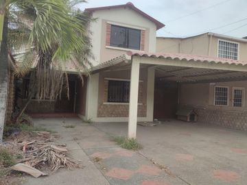 Casa en venta en urb. villa Club, Daule, Guayas