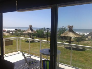 DEPARTAMENTO DE 2 DORMITORIOS Y 2 BAÑOS SALIDA DIRECTA AL MAR