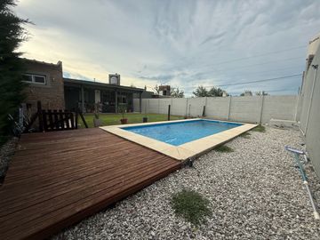 VENTA CASA 2 DORMITORIOS Y PILETA EN TDS3 ROLDAN