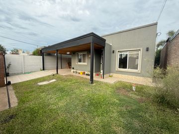 VENTA CASA 2 DORMITORIOS Y PILETA EN TDS3 ROLDAN