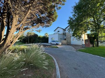 VENDE, CASA, COUNTRY LOS OMBUES A ESTRENAR, HUDSON