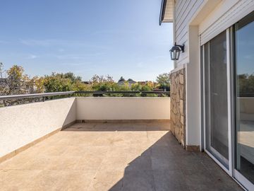 VENDE, CASA, COUNTRY LOS OMBUES A ESTRENAR, HUDSON