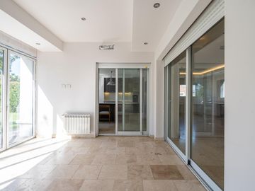VENDE, CASA, COUNTRY LOS OMBUES A ESTRENAR, HUDSON