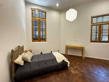 Venta - Casa al frente en ph de tres dormitorios con patio en Echesortu, Rosario