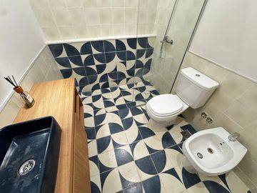 Venta - Casa al frente en ph de tres dormitorios con patio en Echesortu, Rosario