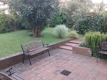 CASA DE 4 DORMITORIOS Y 4 BAÑOS PINAMAR CENTRO
