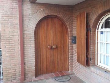 CASA DE 4 DORMITORIOS Y 4 BAÑOS PINAMAR CENTRO