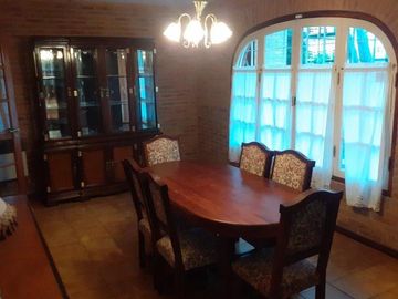 CASA DE 4 DORMITORIOS Y 4 BAÑOS PINAMAR CENTRO