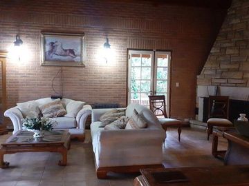 CASA DE 4 DORMITORIOS Y 4 BAÑOS PINAMAR CENTRO