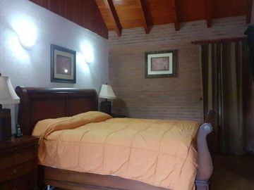 CASA DE 4 DORMITORIOS Y 4 BAÑOS PINAMAR CENTRO