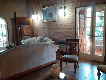 CASA DE 4 DORMITORIOS Y 4 BAÑOS PINAMAR CENTRO