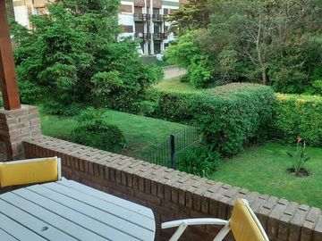 CASA DE 4 DORMITORIOS Y 4 BAÑOS PINAMAR CENTRO