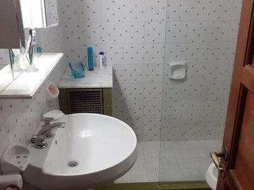 CASA DE 4 DORMITORIOS Y 4 BAÑOS PINAMAR CENTRO