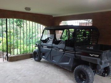 CASA DE 4 DORMITORIOS Y 4 BAÑOS PINAMAR CENTRO