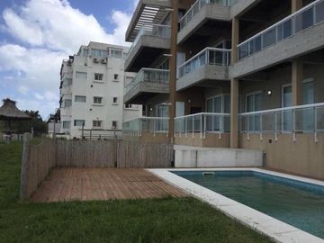 Departamento De 2 Dormitorios C/ Salida Al Mar Y Piscina.