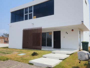 Casa en VENTA muy amplia fraccionamiento Río del Dorado