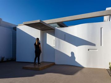 Casa en VENTA un piso LOMAS DE MEDITERRANEO