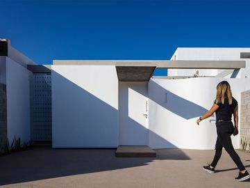 Casa en VENTA un piso LOMAS DE MEDITERRANEO