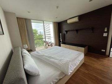 Corner unit - top floor - 1 Bed in Peaks garden
