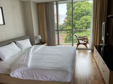 Corner unit - top floor - 1 Bed in Peaks garden