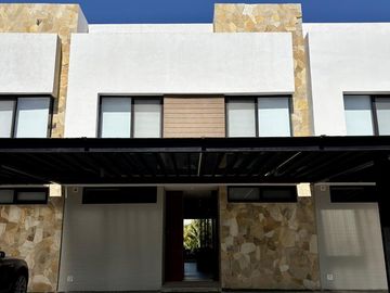 Casa en Venta de 4 recamaras con alberca privada en Campo de Golf El Tigre en Riviera Nayarit