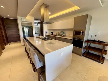 Casa en Venta de 4 recamaras con alberca privada en Campo de Golf El Tigre en Riviera Nayarit