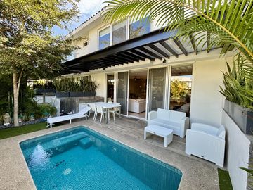 Casa en Venta de 4 recamaras con alberca privada en Campo de Golf El Tigre en Riviera Nayarit