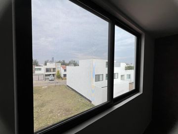 ESPECTACULAR CASA EN VENTA EN CLUSTER SANTO DOMINGO, LOMAS II, PUEBLA.