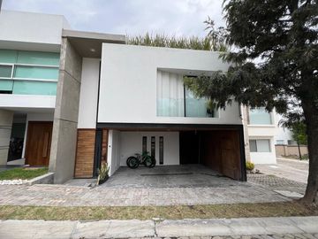 ESPECTACULAR CASA EN VENTA EN CLUSTER SANTO DOMINGO, LOMAS II, PUEBLA.